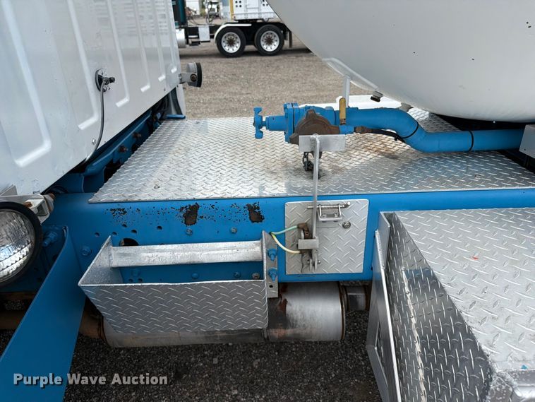 image for item EG9291 2008 GMC C7500 Propane delivery truck