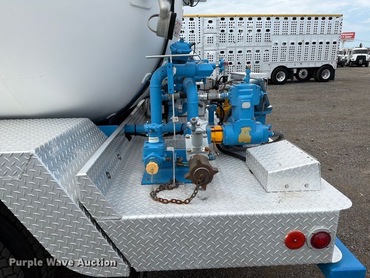 image for item EG9291 2008 GMC C7500 Propane delivery truck