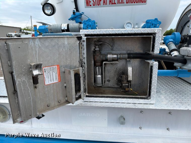 image for item EG9291 2008 GMC C7500 Propane delivery truck