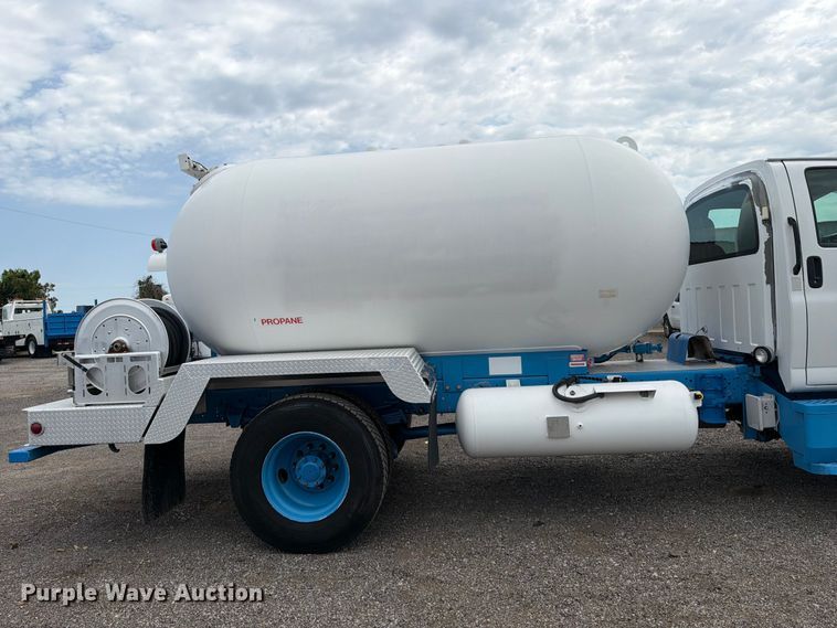 image for item EG9291 2008 GMC C7500 Propane delivery truck