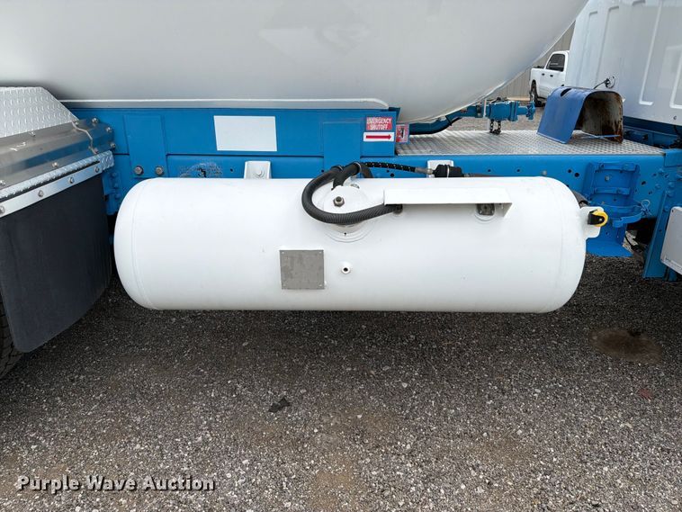 image for item EG9291 2008 GMC C7500 Propane delivery truck