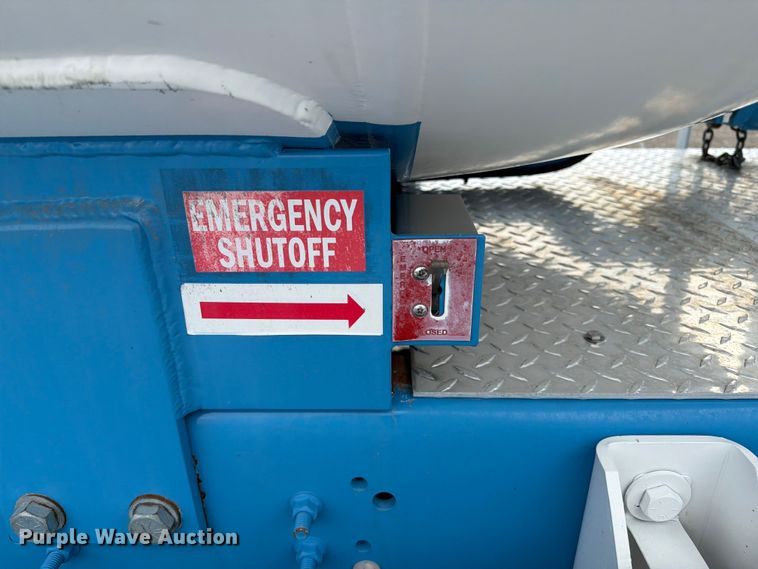 image for item EG9291 2008 GMC C7500 Propane delivery truck