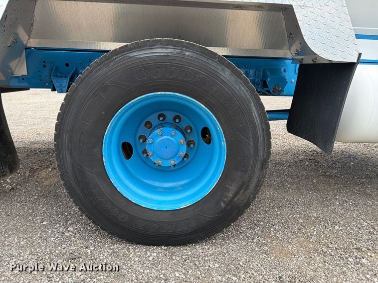 image for item EG9291 2008 GMC C7500 Propane delivery truck