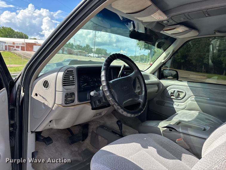 image for item EJ7836 1995 GMC Yukon SUV