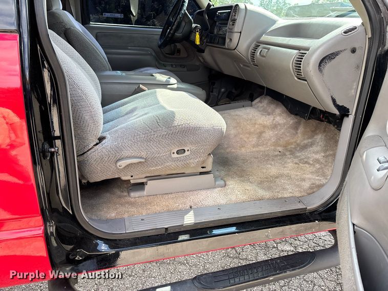 image for item EJ7836 1995 GMC Yukon SUV