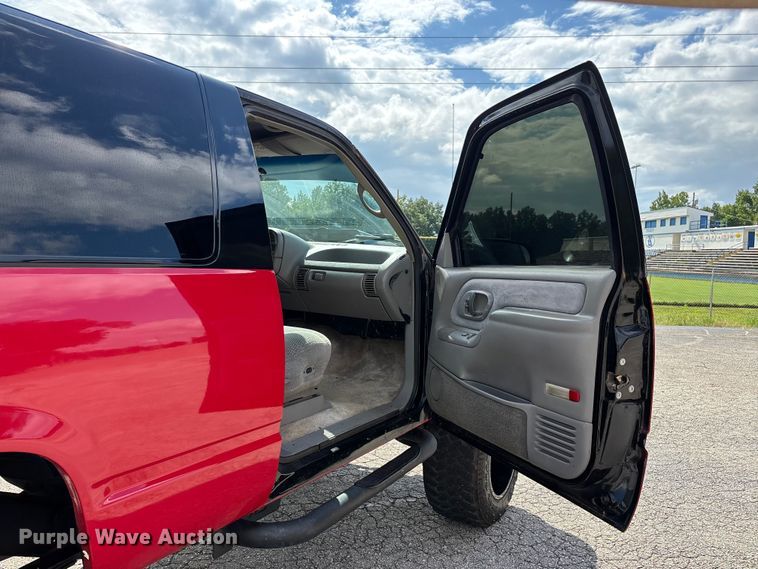 image for item EJ7836 1995 GMC Yukon SUV