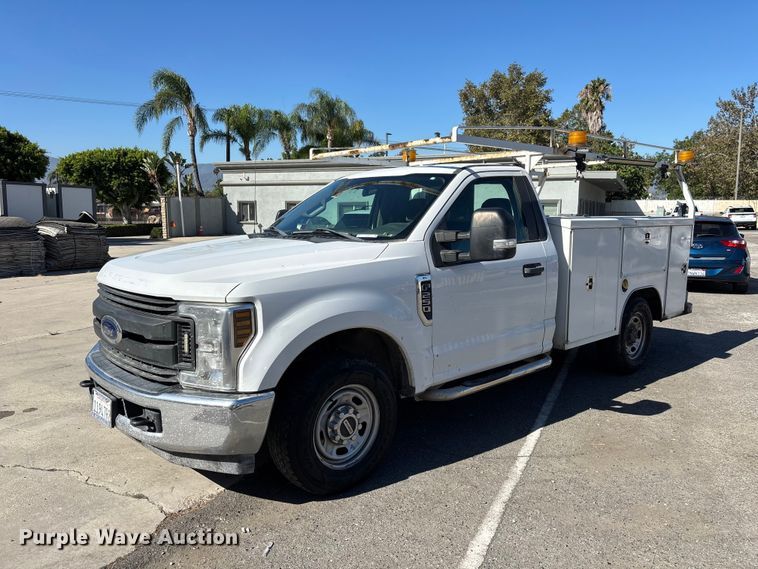 2018 Ford F250 utility bed pickup truck