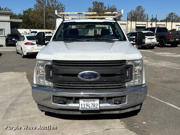 image for item EL2496 2018 Ford F250 utility bed pickup truck