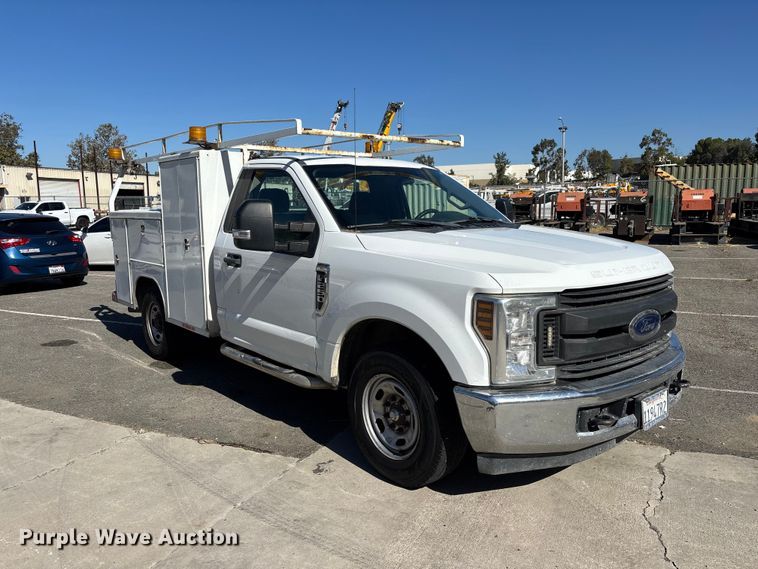 image for item EL2496 2018 Ford F250 utility bed pickup truck