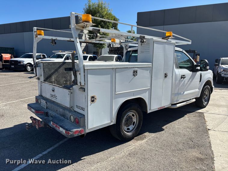 image for item EL2496 2018 Ford F250 utility bed pickup truck