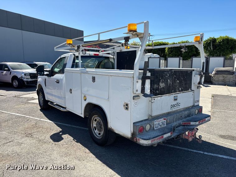 image for item EL2496 2018 Ford F250 utility bed pickup truck