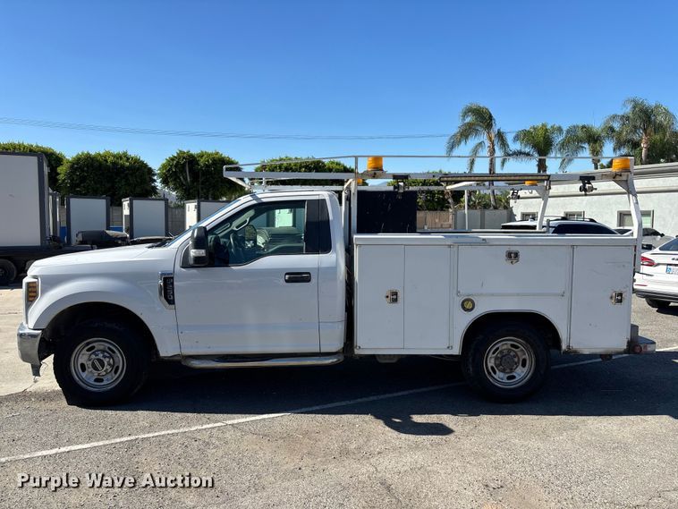 image for item EL2496 2018 Ford F250 utility bed pickup truck