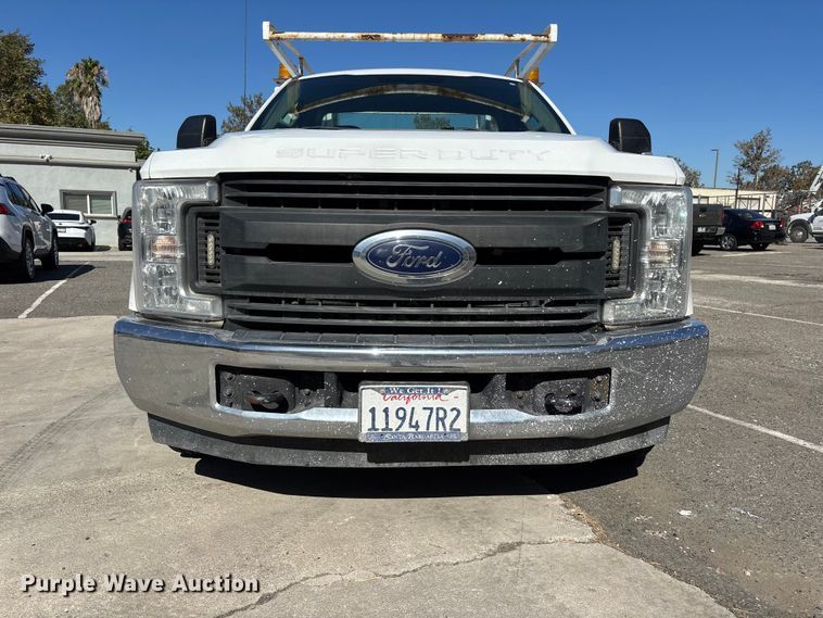 image for item EL2496 2018 Ford F250 utility bed pickup truck