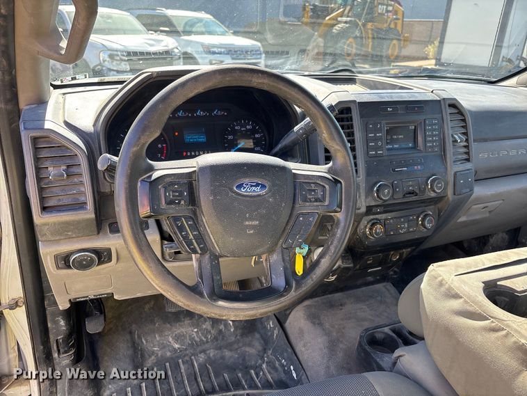 image for item EL2496 2018 Ford F250 utility bed pickup truck