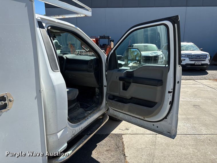 image for item EL2496 2018 Ford F250 utility bed pickup truck
