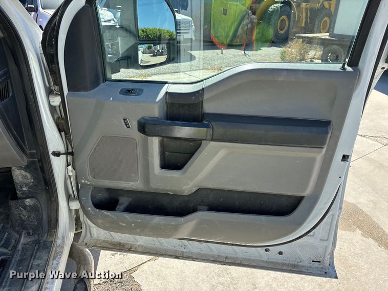image for item EL2496 2018 Ford F250 utility bed pickup truck