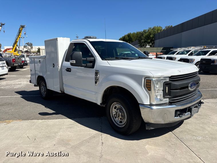 image for item EL2498 2018 Ford F250 Super Duty utility bed pickup truck