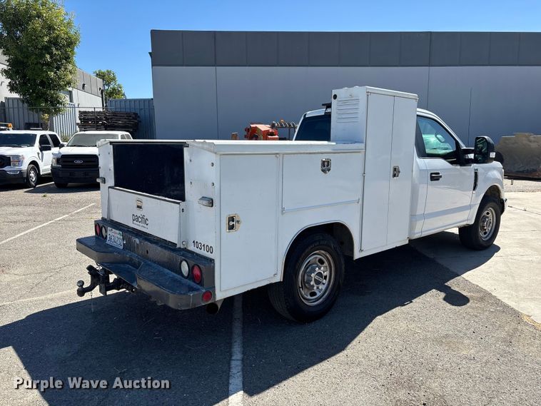 image for item EL2498 2018 Ford F250 Super Duty utility bed pickup truck