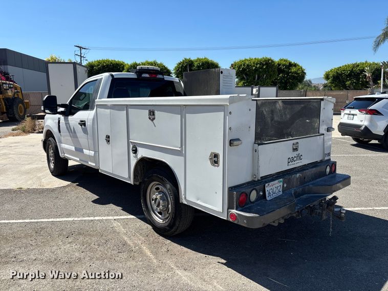 image for item EL2498 2018 Ford F250 Super Duty utility bed pickup truck