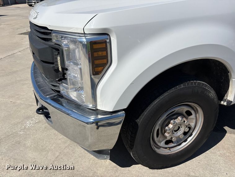 image for item EL2498 2018 Ford F250 Super Duty utility bed pickup truck