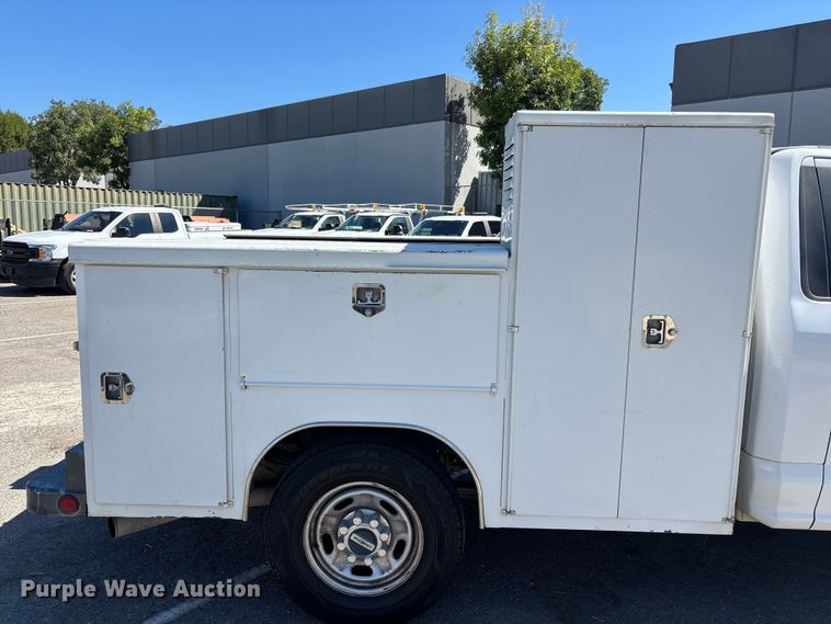 image for item EL2498 2018 Ford F250 Super Duty utility bed pickup truck