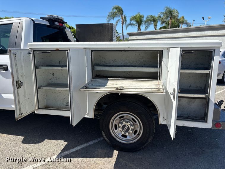 image for item EL2498 2018 Ford F250 Super Duty utility bed pickup truck