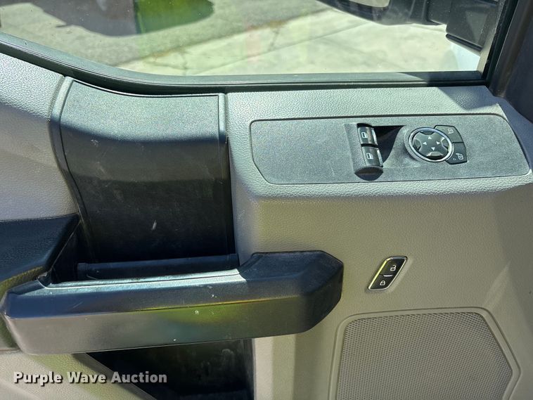 image for item EL2498 2018 Ford F250 Super Duty utility bed pickup truck