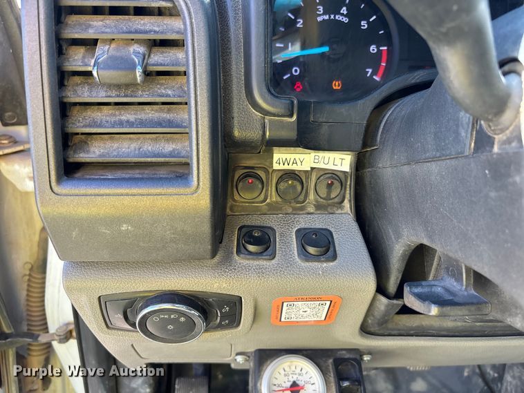 image for item EL2498 2018 Ford F250 Super Duty utility bed pickup truck