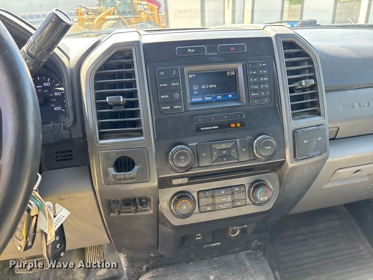 image for item EL2498 2018 Ford F250 Super Duty utility bed pickup truck