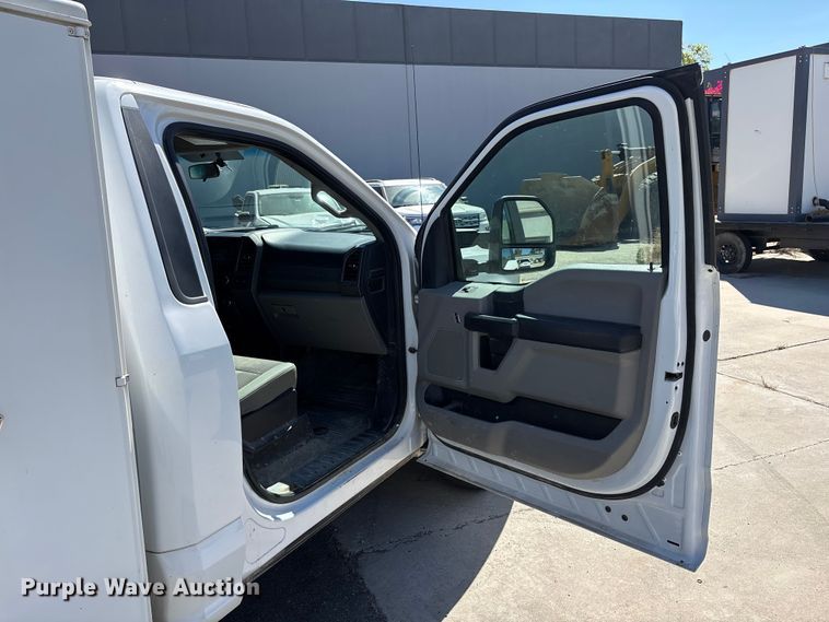 image for item EL2498 2018 Ford F250 Super Duty utility bed pickup truck