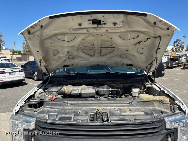image for item EL2498 2018 Ford F250 Super Duty utility bed pickup truck