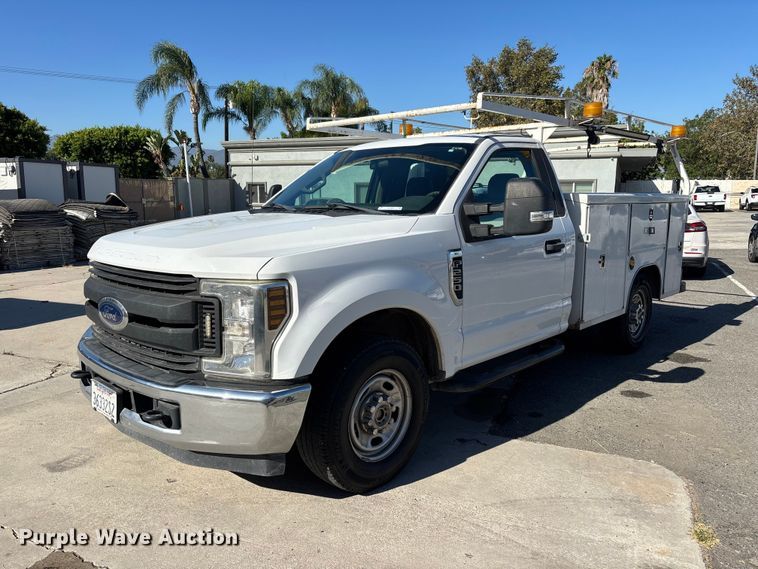 2019 Ford F250 Super Duty utility bed pickup truck