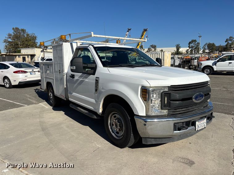 image for item EL2499 2019 Ford F250 Super Duty utility bed pickup truck