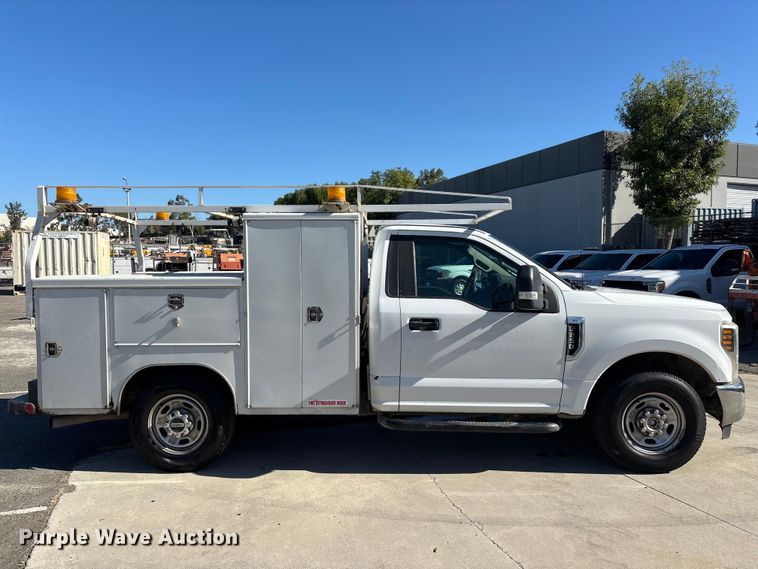 image for item EL2499 2019 Ford F250 Super Duty utility bed pickup truck
