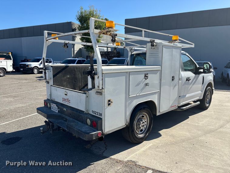 image for item EL2499 2019 Ford F250 Super Duty utility bed pickup truck
