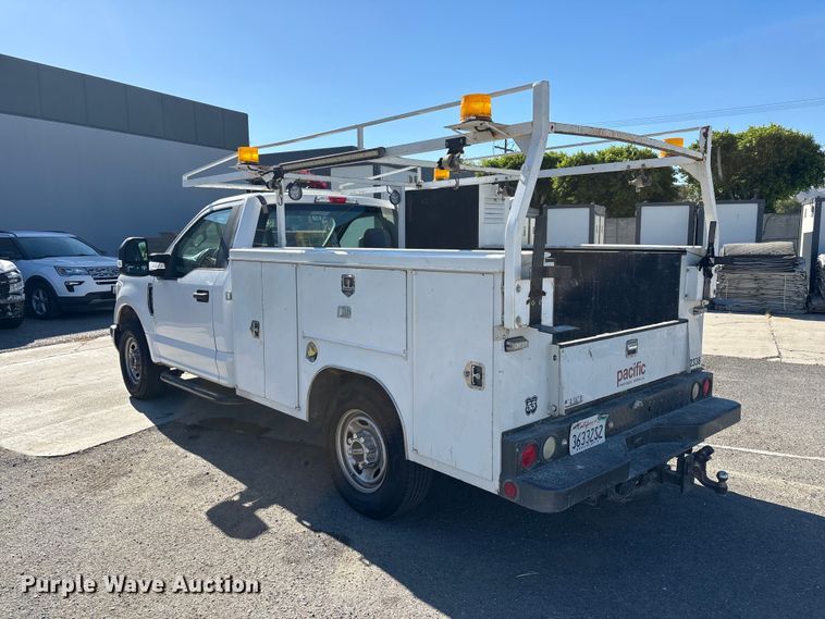 image for item EL2499 2019 Ford F250 Super Duty utility bed pickup truck