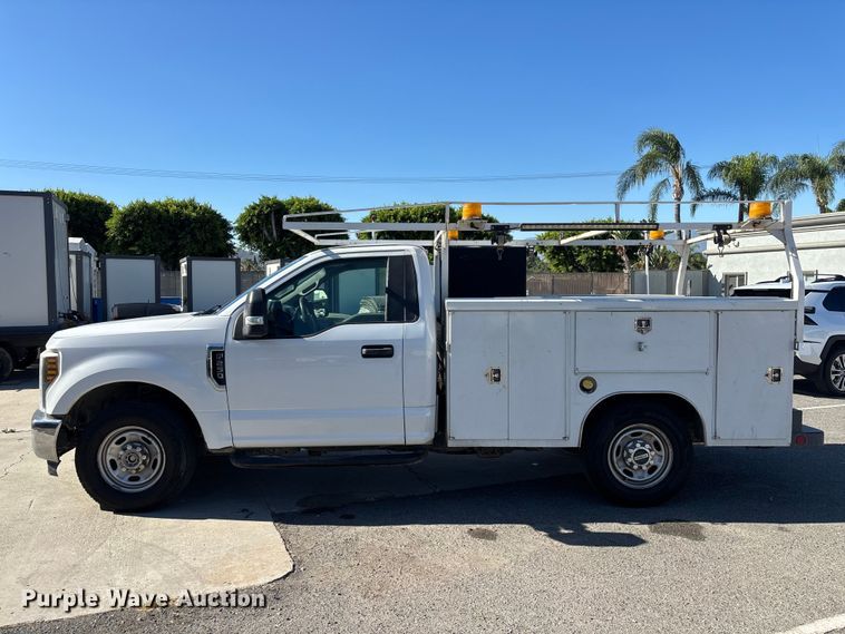 image for item EL2499 2019 Ford F250 Super Duty utility bed pickup truck