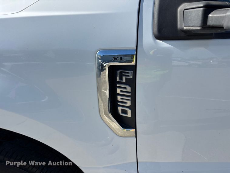 image for item EL2499 2019 Ford F250 Super Duty utility bed pickup truck