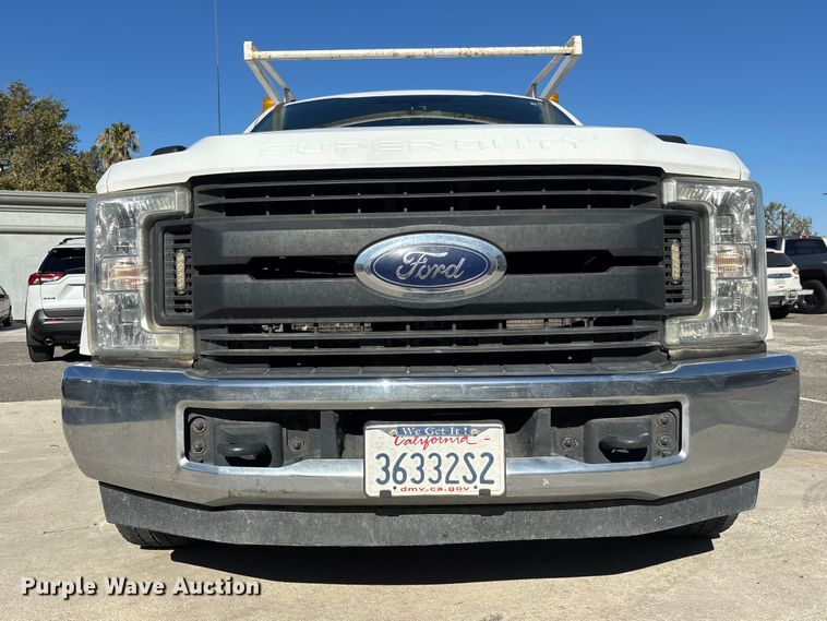 image for item EL2499 2019 Ford F250 Super Duty utility bed pickup truck