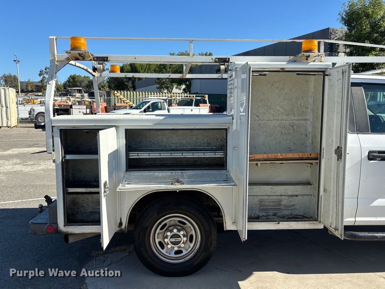 image for item EL2499 2019 Ford F250 Super Duty utility bed pickup truck