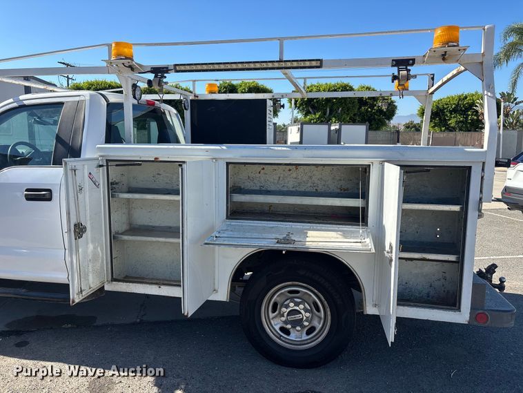 image for item EL2499 2019 Ford F250 Super Duty utility bed pickup truck
