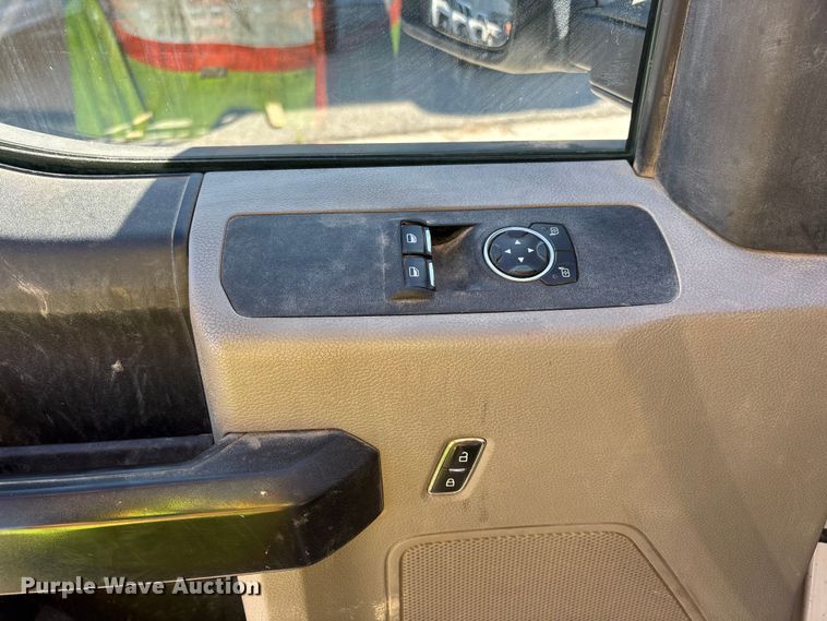 image for item EL2499 2019 Ford F250 Super Duty utility bed pickup truck