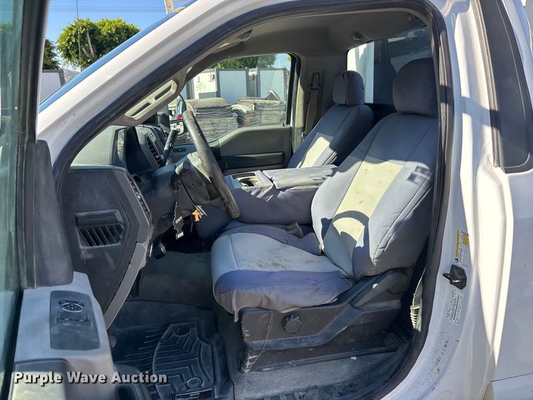 image for item EL2499 2019 Ford F250 Super Duty utility bed pickup truck