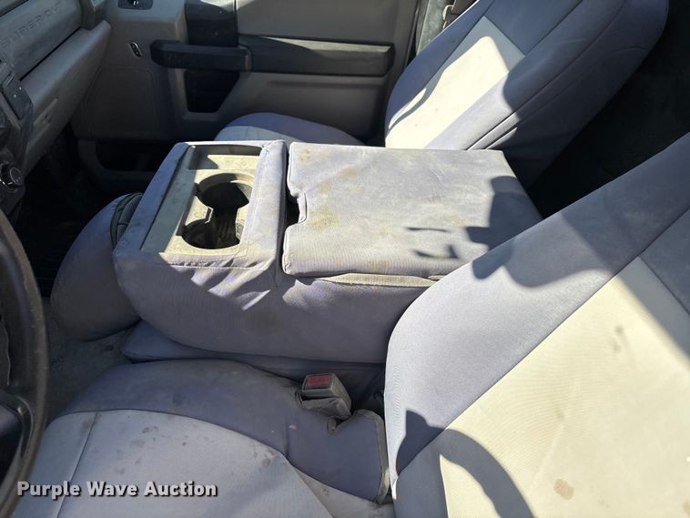 image for item EL2499 2019 Ford F250 Super Duty utility bed pickup truck