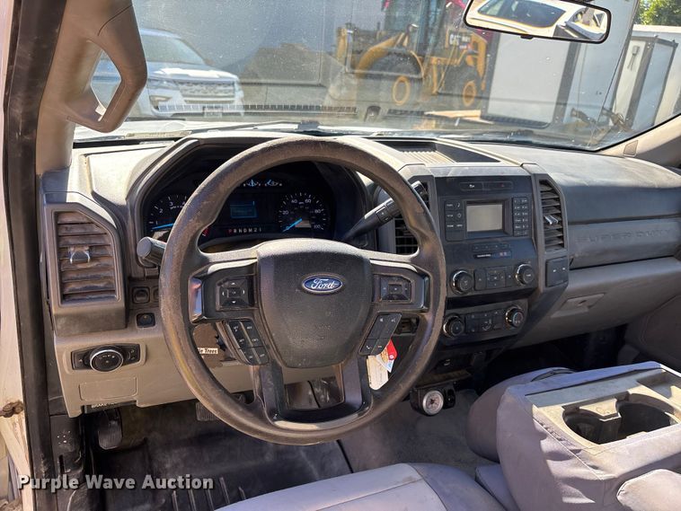 image for item EL2499 2019 Ford F250 Super Duty utility bed pickup truck