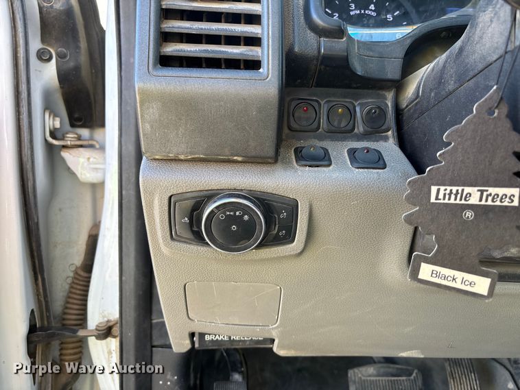 image for item EL2499 2019 Ford F250 Super Duty utility bed pickup truck