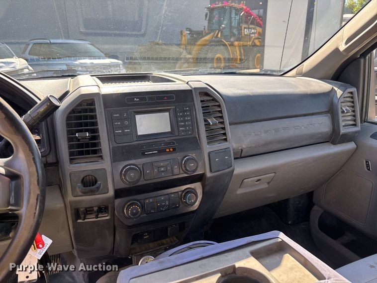 image for item EL2499 2019 Ford F250 Super Duty utility bed pickup truck
