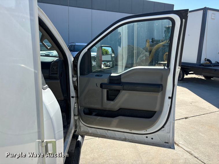 image for item EL2499 2019 Ford F250 Super Duty utility bed pickup truck