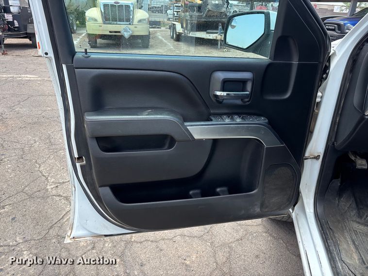 image for item EL2523 2019 Chevrolet Silverado 1500 Crew Cab pickup truck