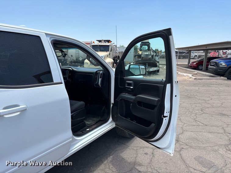 image for item EL2523 2019 Chevrolet Silverado 1500 Crew Cab pickup truck